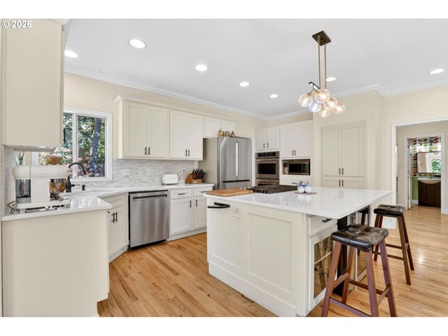 4089 MELISSA Dr, Lake Oswego, OR 97034