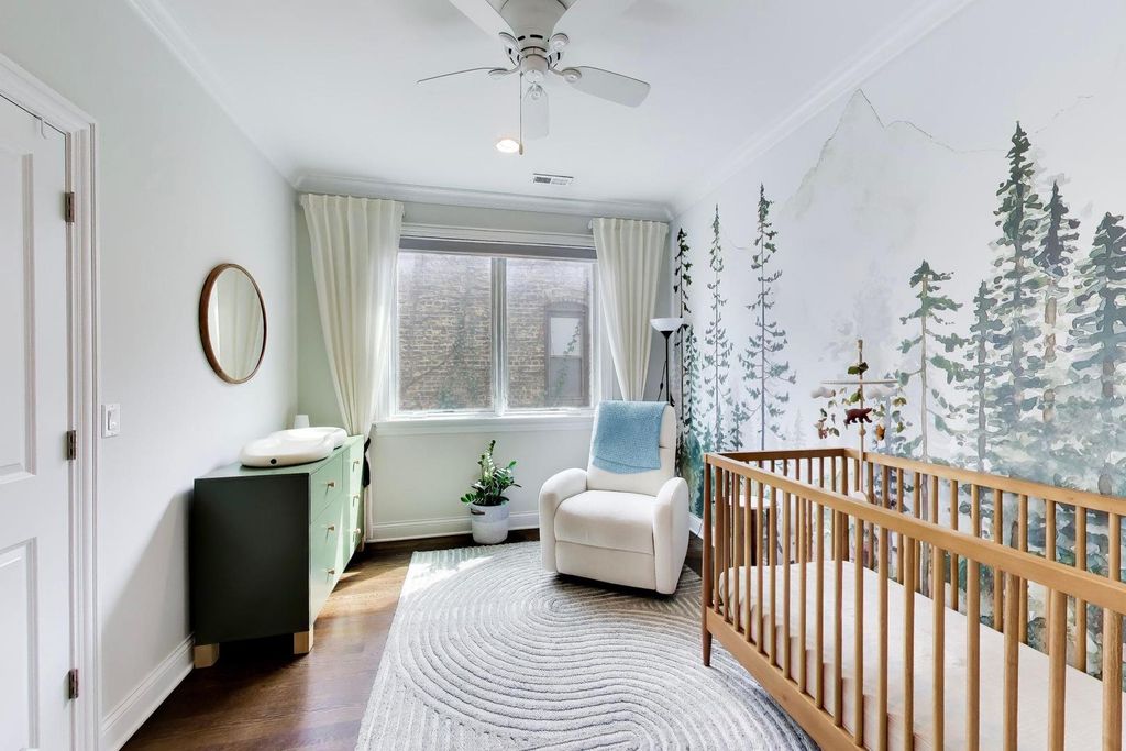 Image 11 of property listing at 2912 W Shakespeare Avenue 2, Chicago, IL 60647