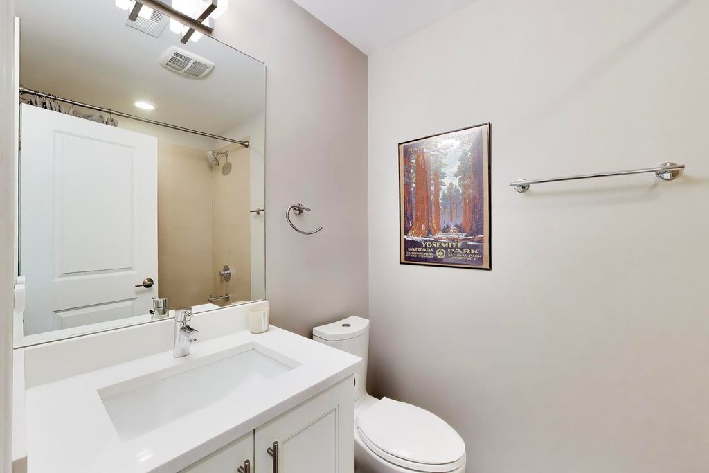 Image 12 of property listing at 2912 W Shakespeare Avenue 2, Chicago, IL 60647