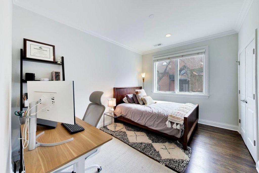 Image 9 of property listing at 2912 W Shakespeare Avenue 2, Chicago, IL 60647