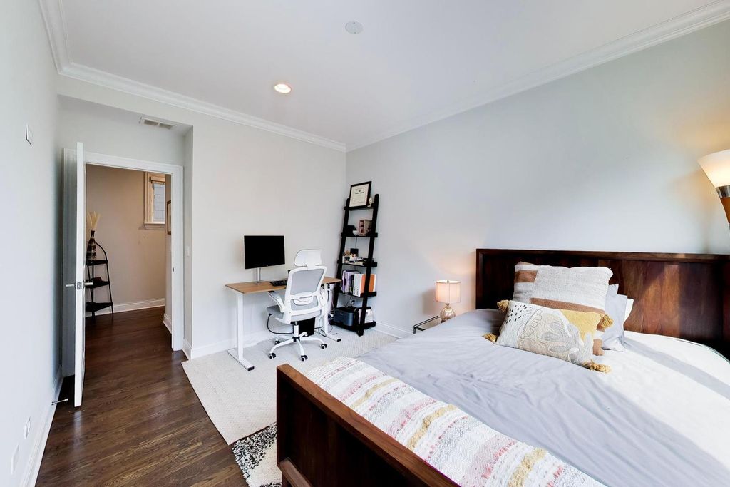 Image 10 of property listing at 2912 W Shakespeare Avenue 2, Chicago, IL 60647