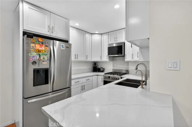 7826 Laurel Canyon Boulevard 17, North Hollywood, CA 91605