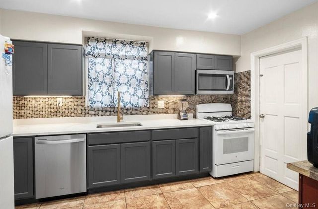 16 Hendrickson Avenue, Hempstead, NY 11550