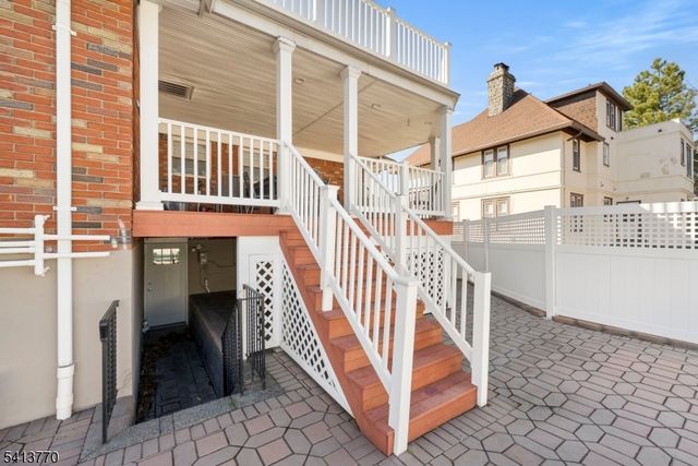 1070 Cumbermeade Rd, Fort Lee Boro, NJ 07024