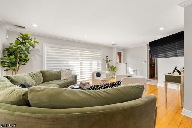 1070 Cumbermeade Rd, Fort Lee Boro, NJ 07024