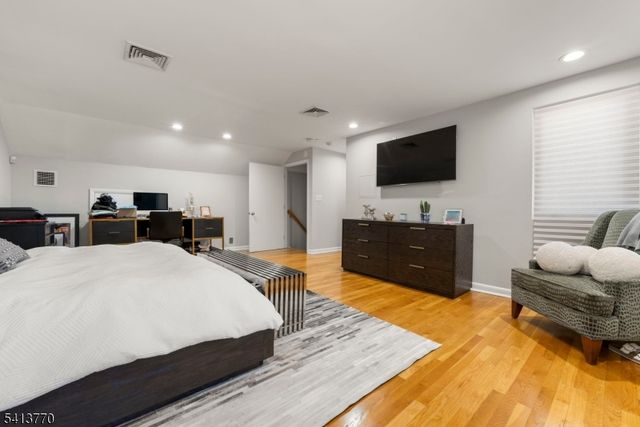 1070 Cumbermeade Rd, Fort Lee Boro, NJ 07024