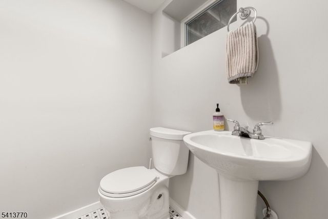 1070 Cumbermeade Rd, Fort Lee Boro, NJ 07024