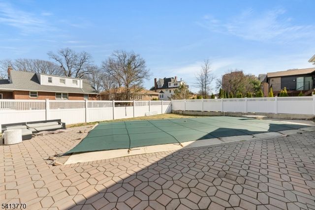 1070 Cumbermeade Rd, Fort Lee Boro, NJ 07024