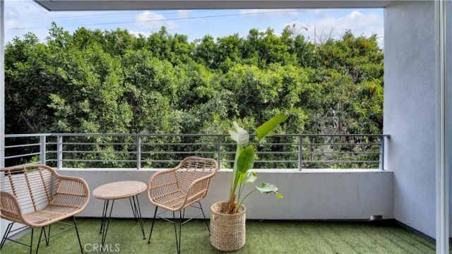 4240 Laurel Canyon Boulevard 306, Studio City, CA 91604