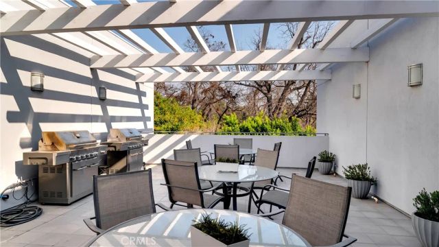 4240 Laurel Canyon Boulevard 306, Studio City, CA 91604