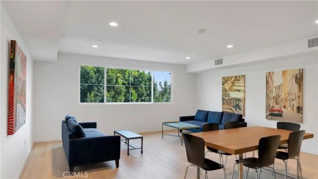 4240 Laurel Canyon Boulevard 306, Studio City, CA 91604
