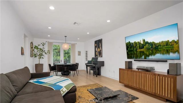 4240 Laurel Canyon Boulevard 306, Studio City, CA 91604