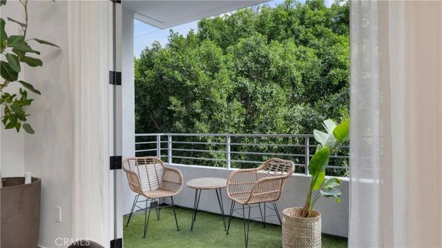 4240 Laurel Canyon Boulevard 306, Studio City, CA 91604