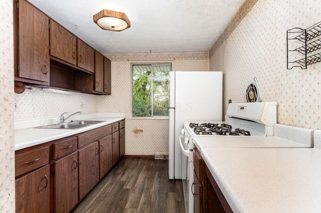 1687 Brookfield Square S, Columbus, OH 43229