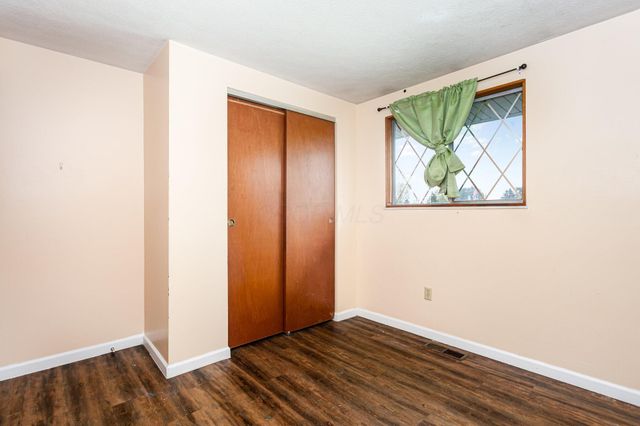 1687 Brookfield Square S, Columbus, OH 43229