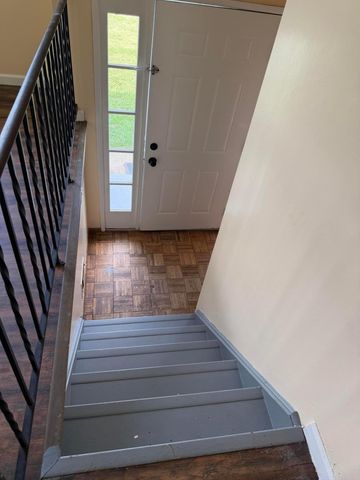 1687 Brookfield Square S, Columbus, OH 43229