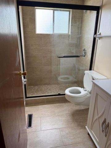 1687 Brookfield Square S, Columbus, OH 43229