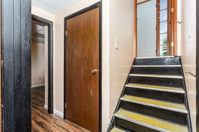 1687 Brookfield Square S, Columbus, OH 43229