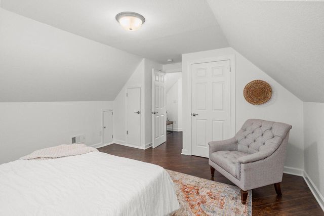 1300 Parkway DRIVE, Brookfield, WI 53005