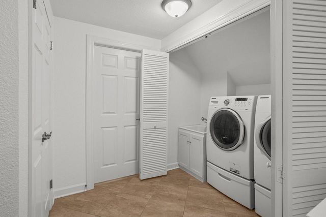 1300 Parkway DRIVE, Brookfield, WI 53005