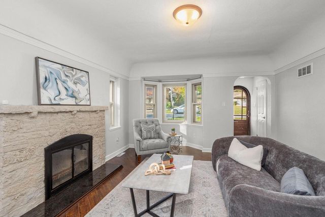 1300 Parkway DRIVE, Brookfield, WI 53005