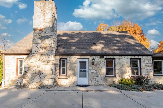 1300 Parkway DRIVE, Brookfield, WI 53005