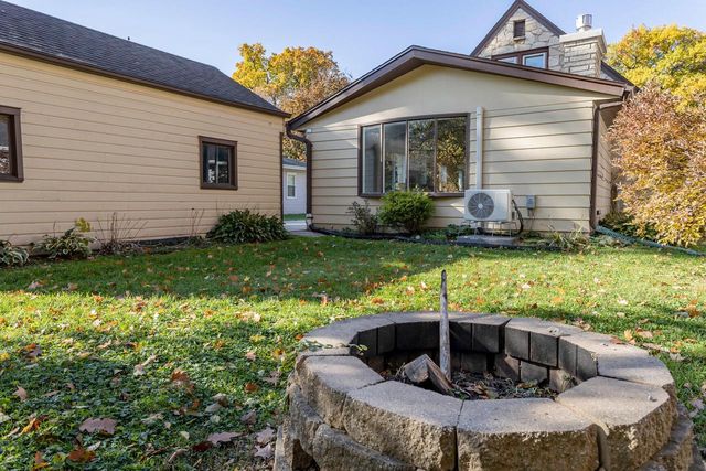 1300 Parkway DRIVE, Brookfield, WI 53005