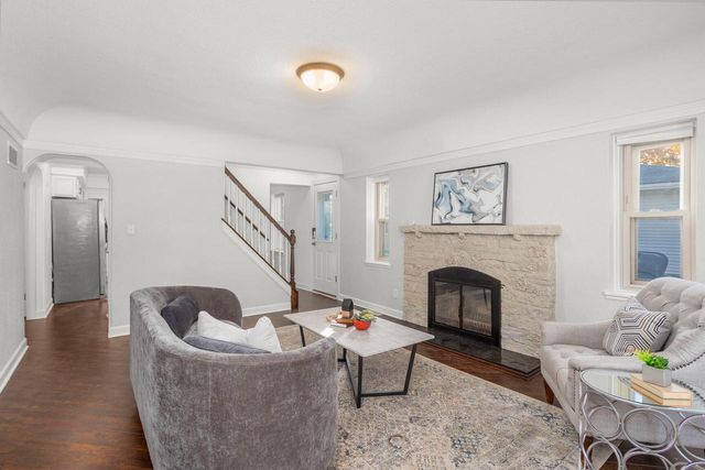 1300 Parkway DRIVE, Brookfield, WI 53005