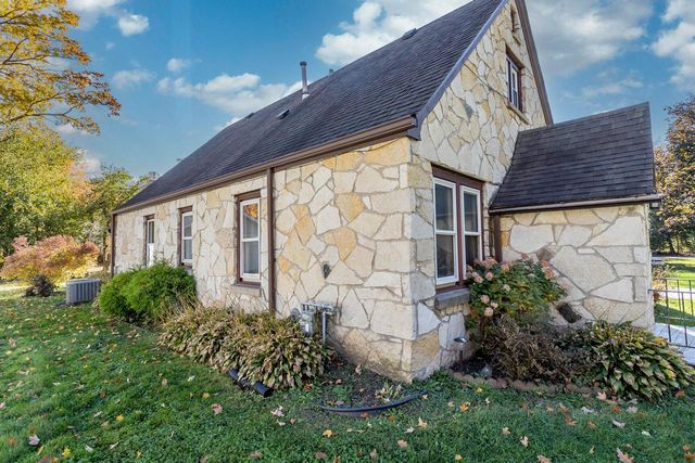 1300 Parkway DRIVE, Brookfield, WI 53005