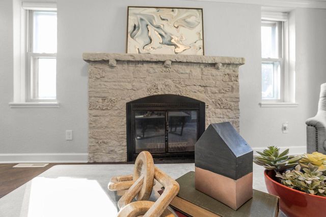 1300 Parkway DRIVE, Brookfield, WI 53005