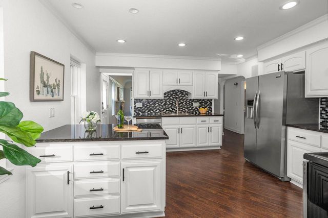 1300 Parkway DRIVE, Brookfield, WI 53005