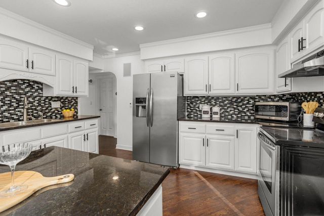 1300 Parkway DRIVE, Brookfield, WI 53005