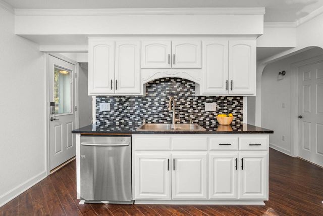 1300 Parkway DRIVE, Brookfield, WI 53005