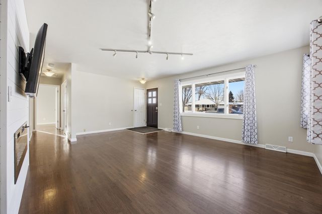 1905 9th Street N, Fargo, ND 58102