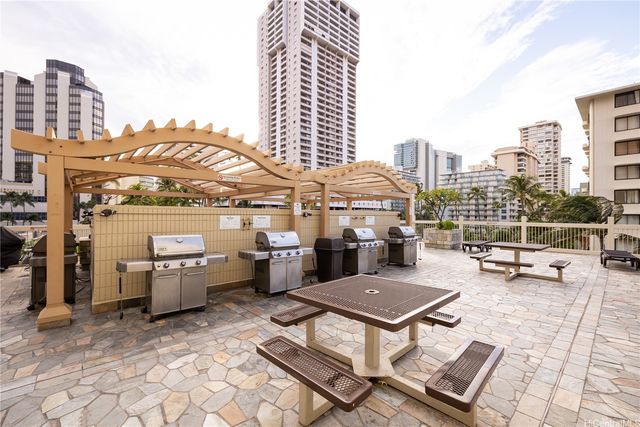 445 Seaside Avenue 1814, Honolulu, HI 96815