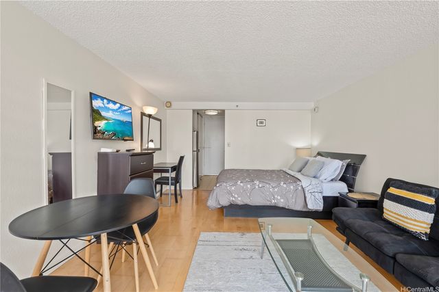 445 Seaside Avenue 1814, Honolulu, HI 96815