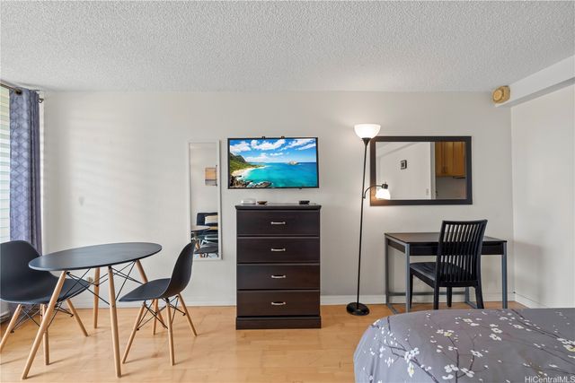 445 Seaside Avenue 1814, Honolulu, HI 96815