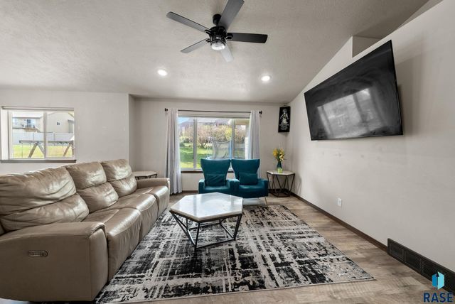 813 N Anthem Dr Drive, Sioux Falls, SD 57110