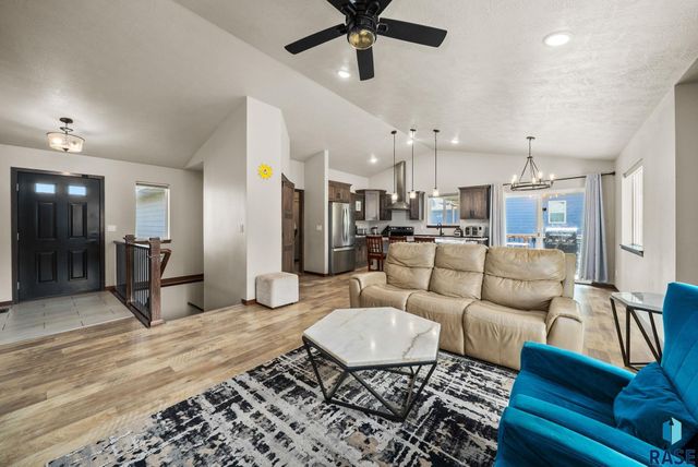 813 N Anthem Dr Drive, Sioux Falls, SD 57110