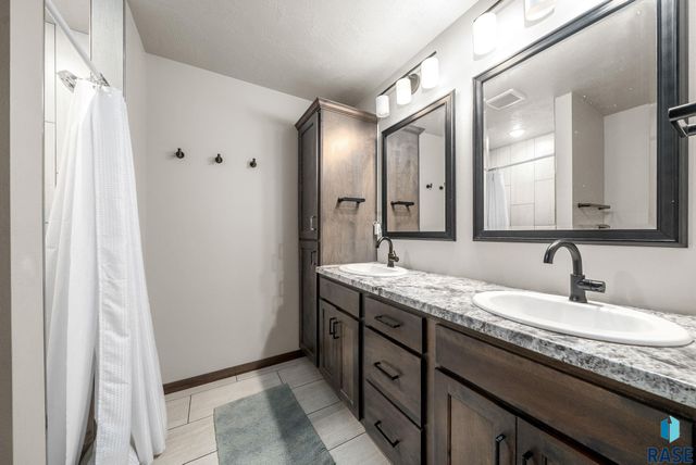 813 N Anthem Dr Drive, Sioux Falls, SD 57110