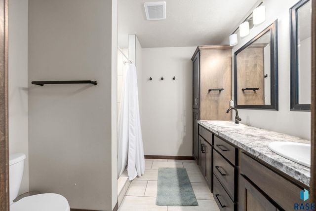 813 N Anthem Dr Drive, Sioux Falls, SD 57110