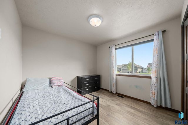 813 N Anthem Dr Drive, Sioux Falls, SD 57110