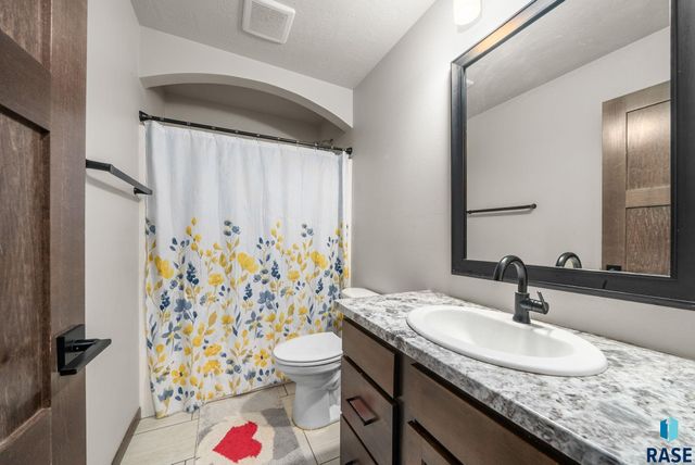 813 N Anthem Dr Drive, Sioux Falls, SD 57110