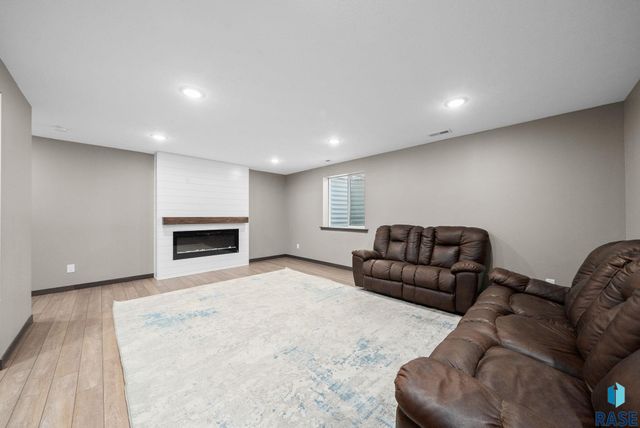 813 N Anthem Dr Drive, Sioux Falls, SD 57110