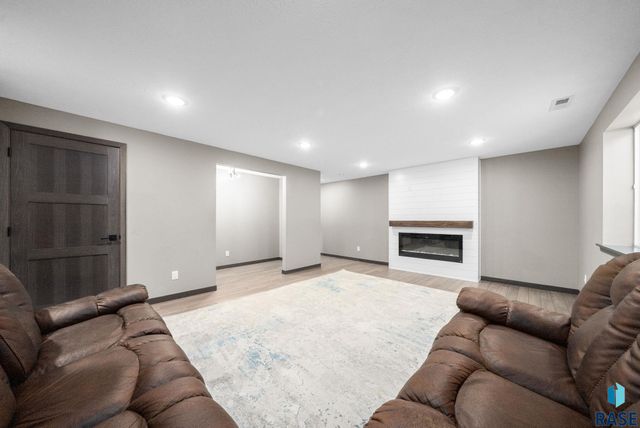 813 N Anthem Dr Drive, Sioux Falls, SD 57110