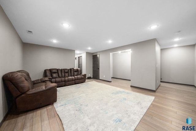 813 N Anthem Dr Drive, Sioux Falls, SD 57110