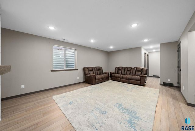 813 N Anthem Dr Drive, Sioux Falls, SD 57110