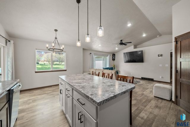 813 N Anthem Dr Drive, Sioux Falls, SD 57110