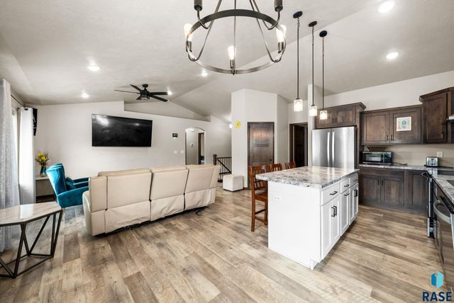 813 N Anthem Dr Drive, Sioux Falls, SD 57110