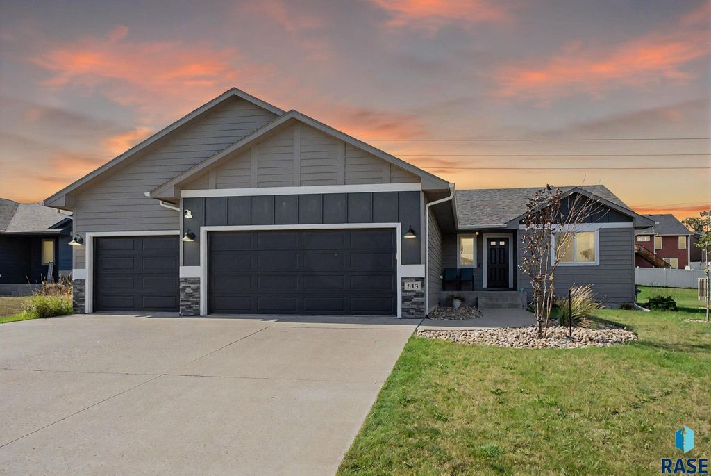 813 N Anthem Dr Drive, Sioux Falls, SD 57110